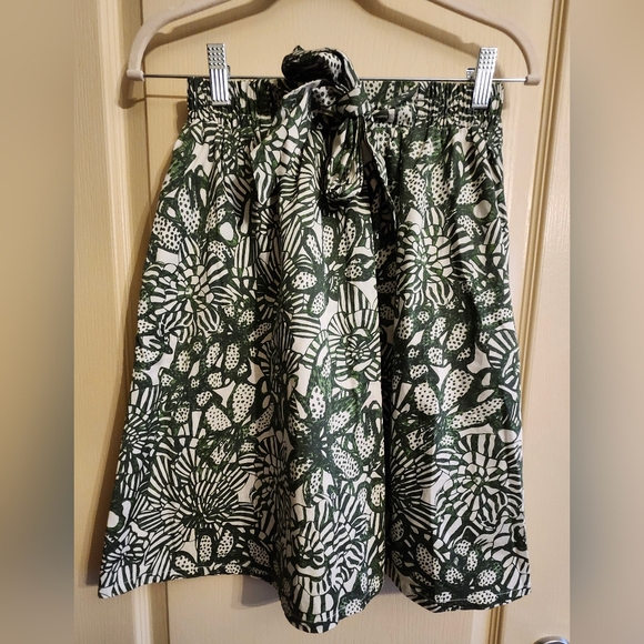 H&M A-Line Green/White Patterned Skirt. Women's Size 6 💚🤍 - Picture 1 of 10